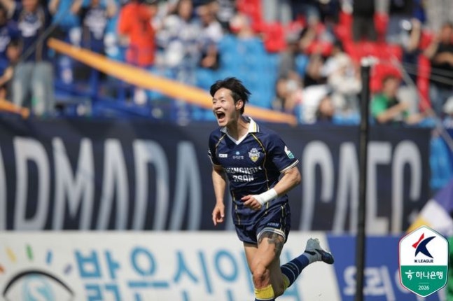'김종민 해트트릭!' 충남아산, 서울E 3-0 완파...화성은 수원FC와 1-1 무승부